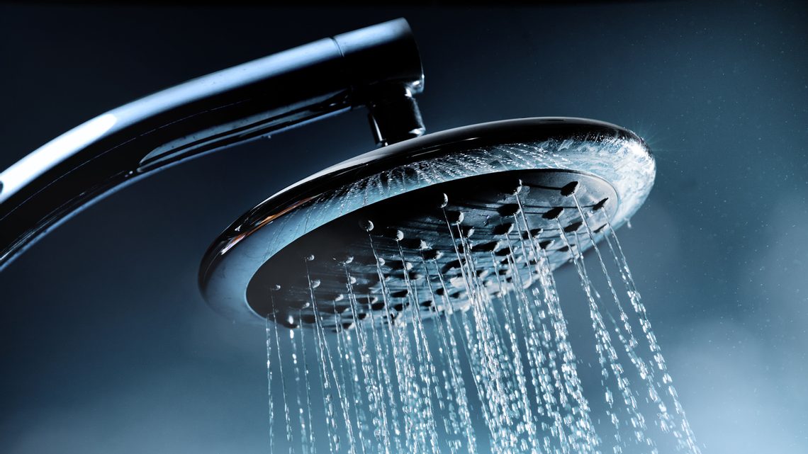 Oberschenkel-Zerrung: Kühlen auch beim Duschen wichtig